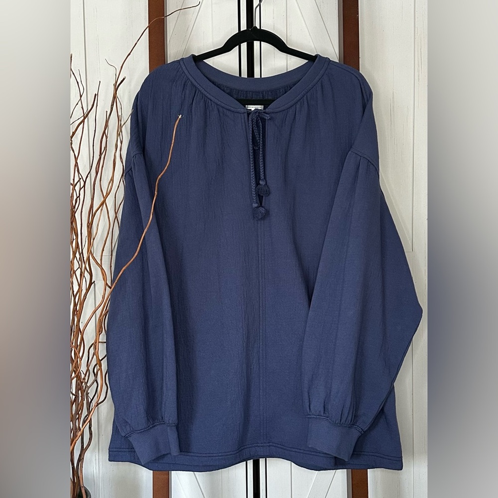 NWOT  Aerie l/s peasant style shirt.